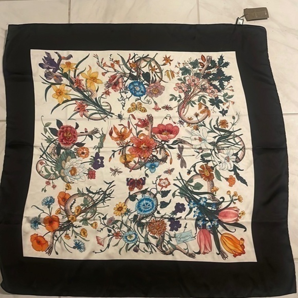 Gucci Flora Snake Foulard Silk Twill Scarf 34” x 34”